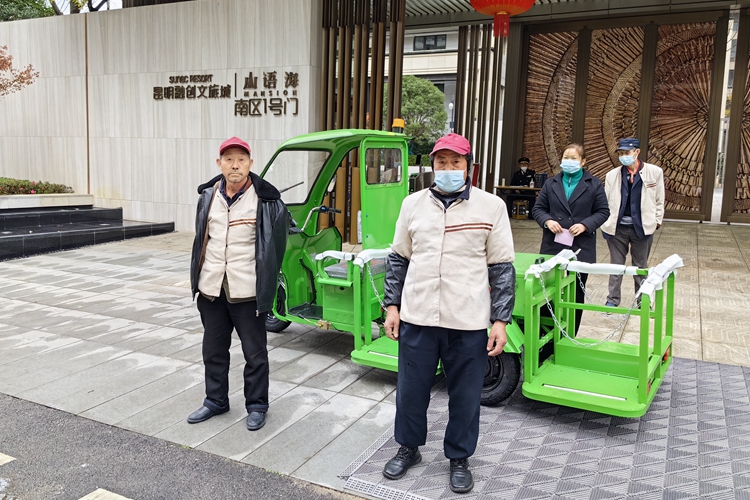 寶來潔國標(biāo)240L垃圾桶四桶清運(yùn)車 轉(zhuǎn)運(yùn)車交機(jī)昆明融創(chuàng)文旅城保潔