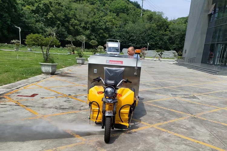 電動(dòng)三輪車(chē)載高壓沖洗車(chē)Z600B科滌手推式洗地機(jī)KD510B交機(jī)攀枝花大學(xué)