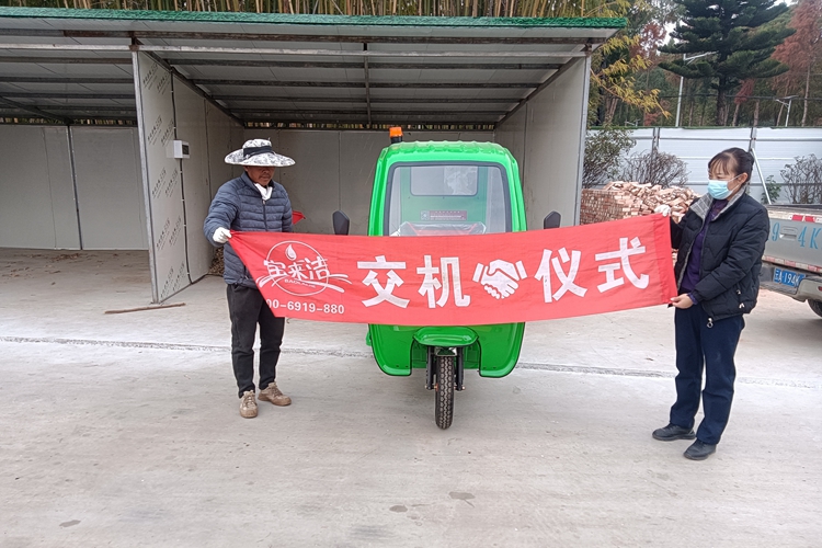 海埂訓練基地交付6桶垃圾桶駁運車清運車轉(zhuǎn)運車-云南寶來潔清潔設備